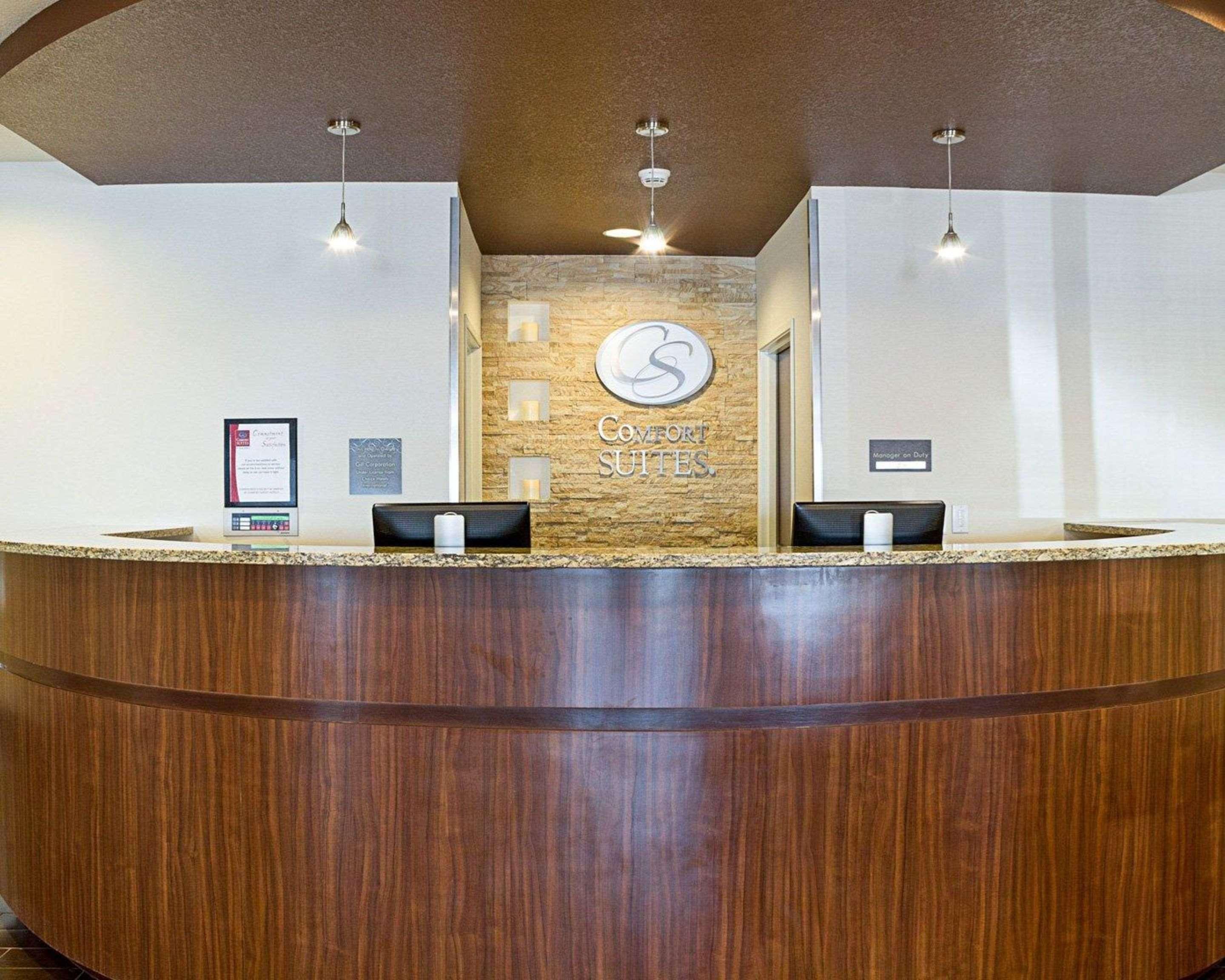 Comfort Suites Minot Exterior photo